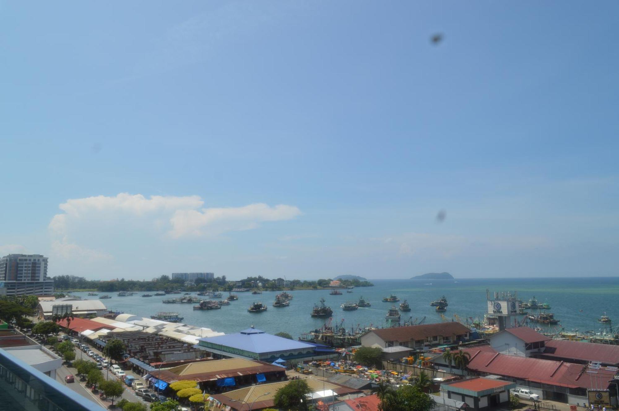 Pinay Home- The Shore Kota Kinabalu Exterior foto